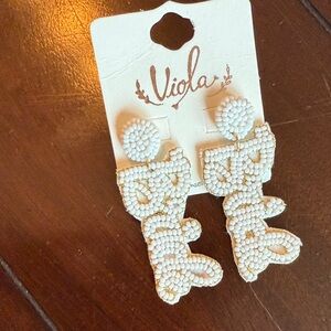 Viola White Beaded Earrings